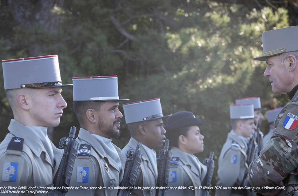 Le général d’armée Pierre Schill, chef d’état-major de l’armée de Terre, rend visite aux militaires de la brigade de maintenance (BMAINT), le 17 février 2026 au camp des Garrigues, à Nîmes (Gard). © Guillaume CABRE/armée de Terre/Défense