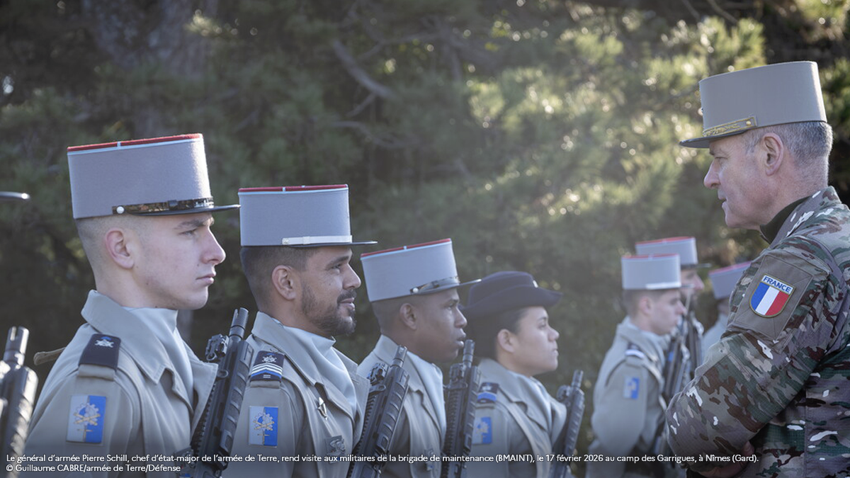 Le général d’armée Pierre Schill, chef d’état-major de l’armée de Terre, rend visite aux militaires de la brigade de maintenance (BMAINT), le 17 février 2026 au camp des Garrigues, à Nîmes (Gard). © Guillaume CABRE/armée de Terre/Défense